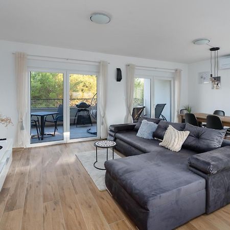 Number One Apartments Vir Extérieur photo