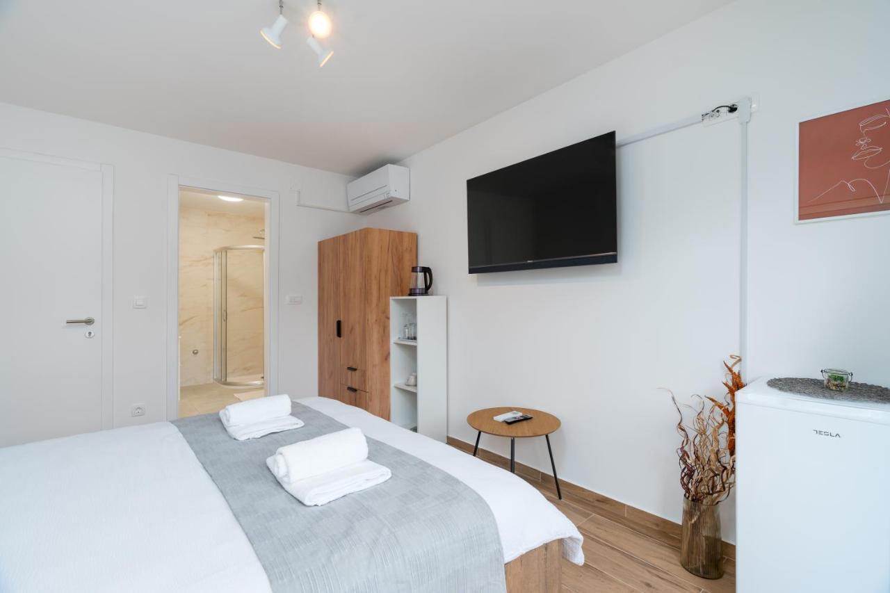 Number One Apartments Vir Extérieur photo