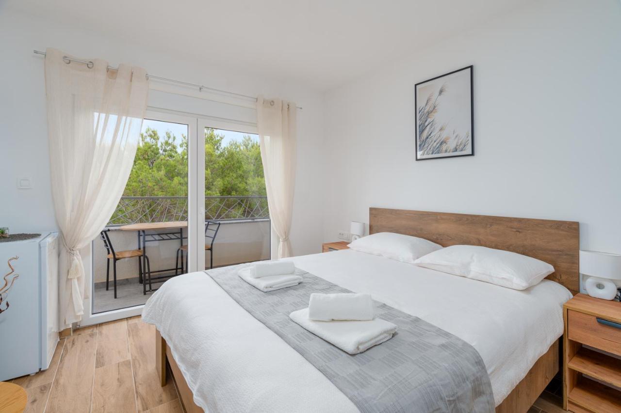 Number One Apartments Vir Extérieur photo