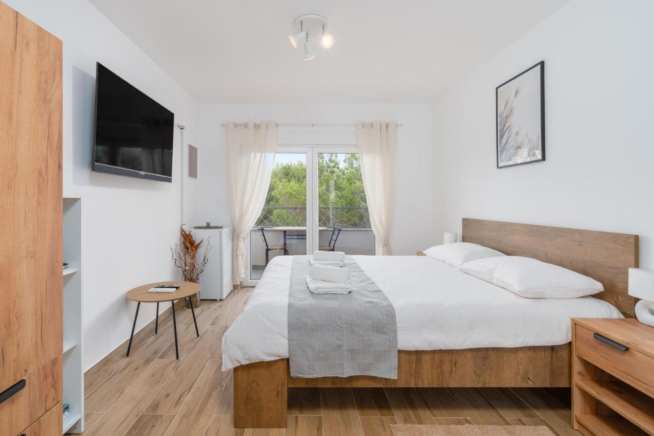 Number One Apartments Vir Extérieur photo