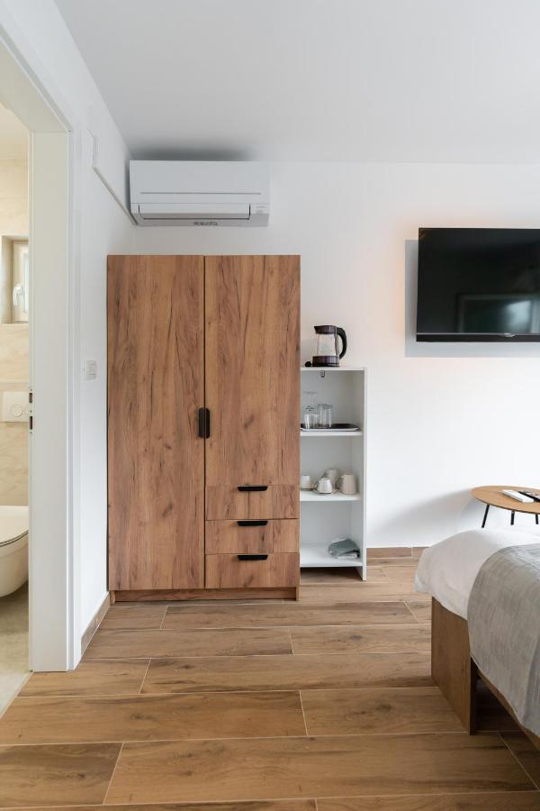 Number One Apartments Vir Extérieur photo