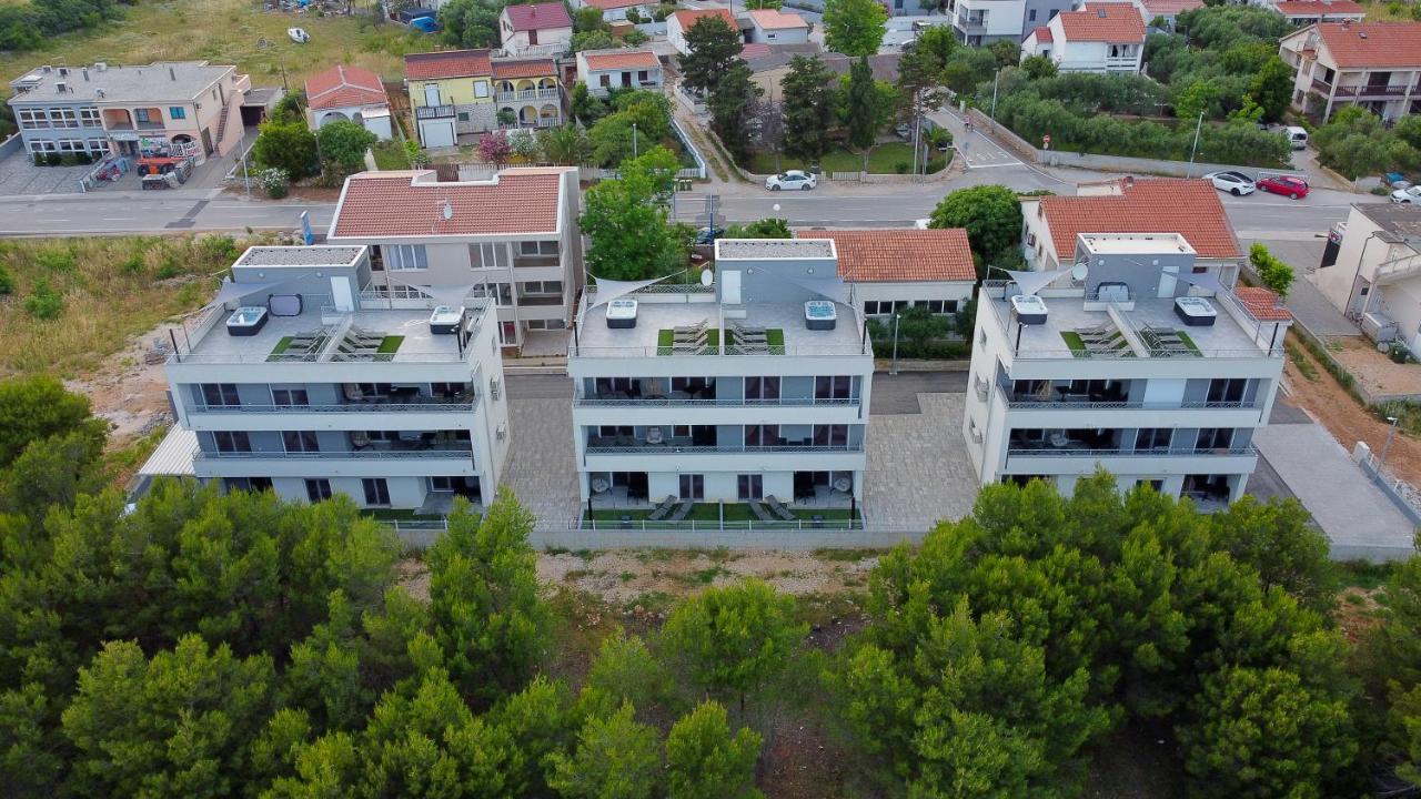 Number One Apartments Vir Extérieur photo