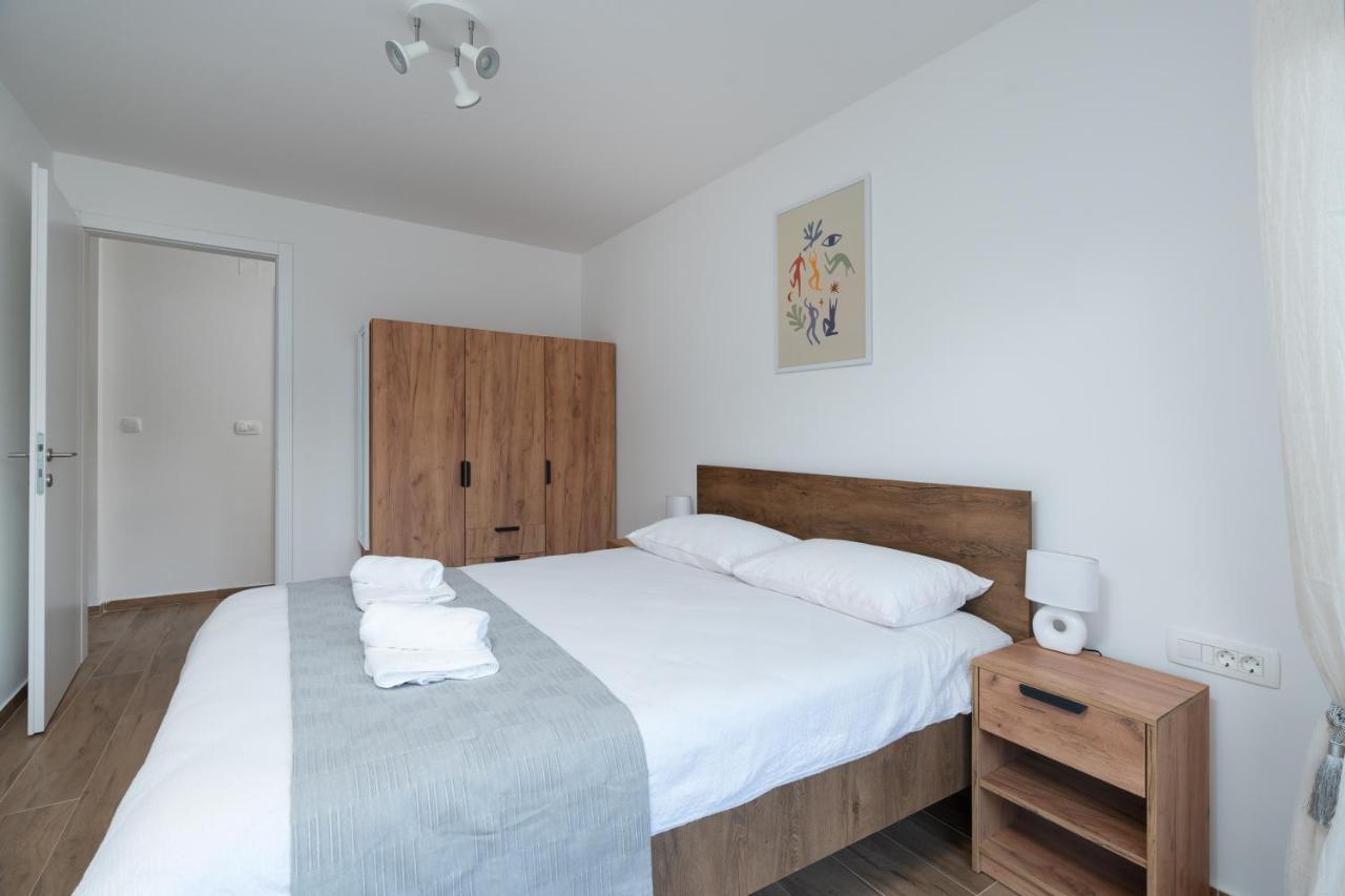 Number One Apartments Vir Extérieur photo