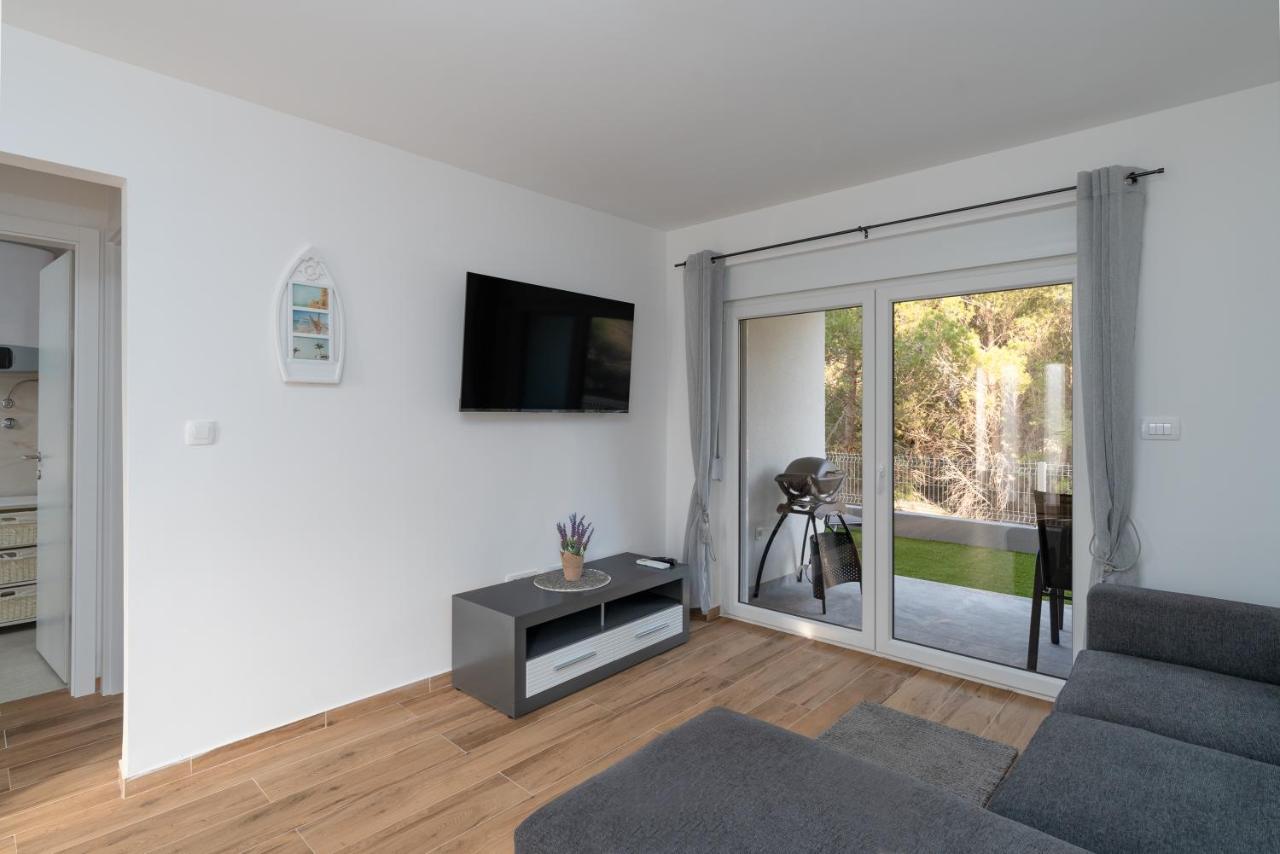 Number One Apartments Vir Extérieur photo