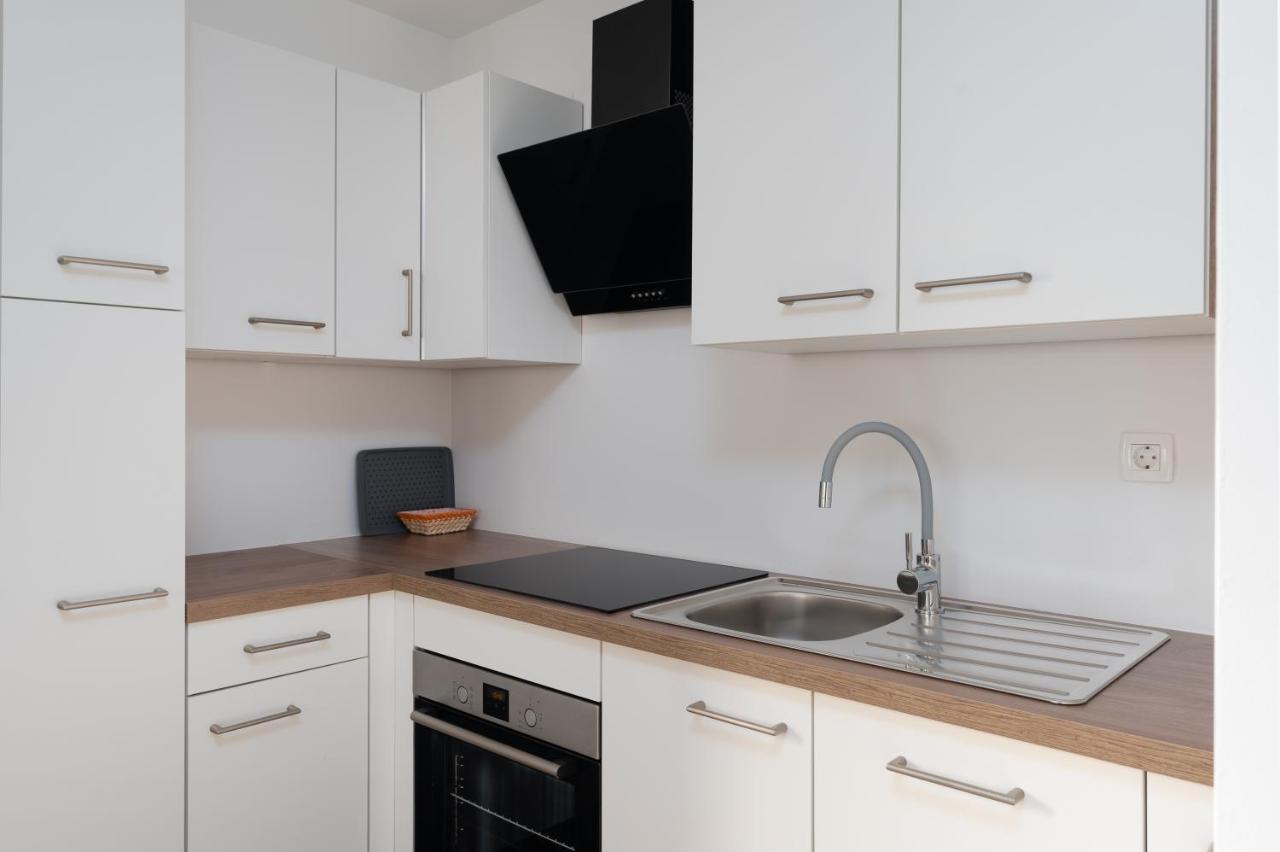 Number One Apartments Vir Extérieur photo