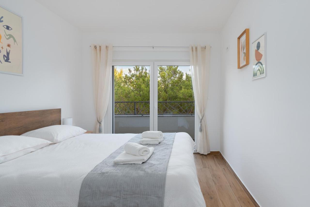 Number One Apartments Vir Extérieur photo
