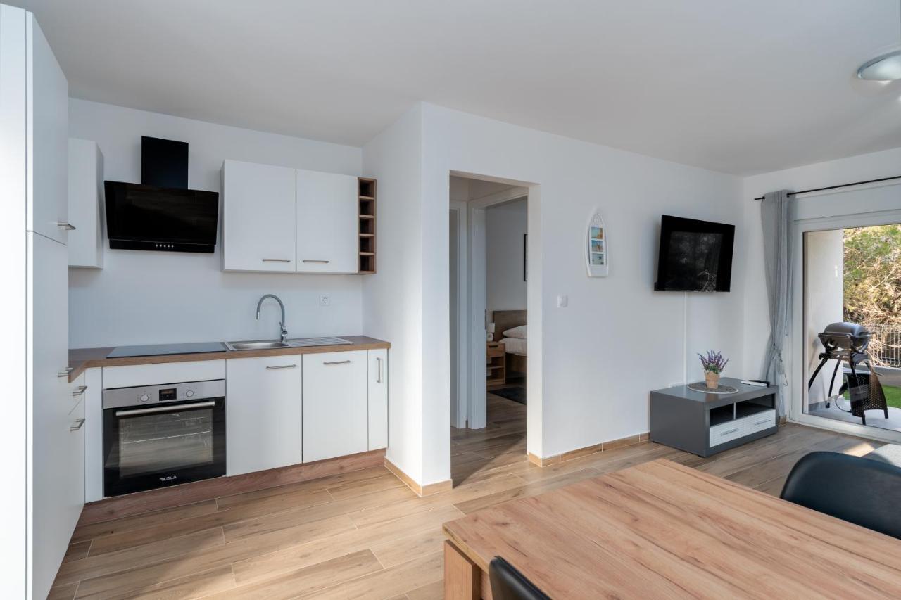 Number One Apartments Vir Extérieur photo