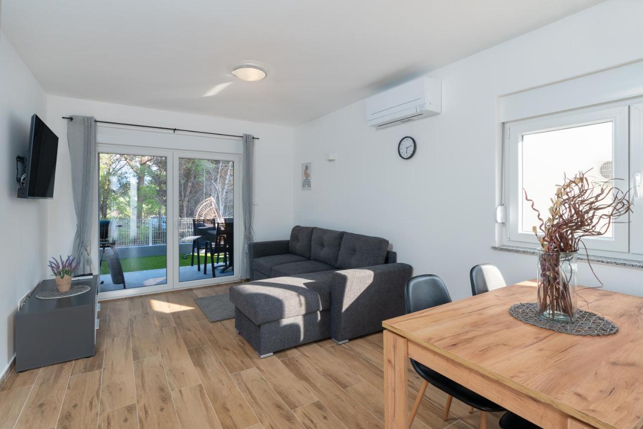 Number One Apartments Vir Extérieur photo
