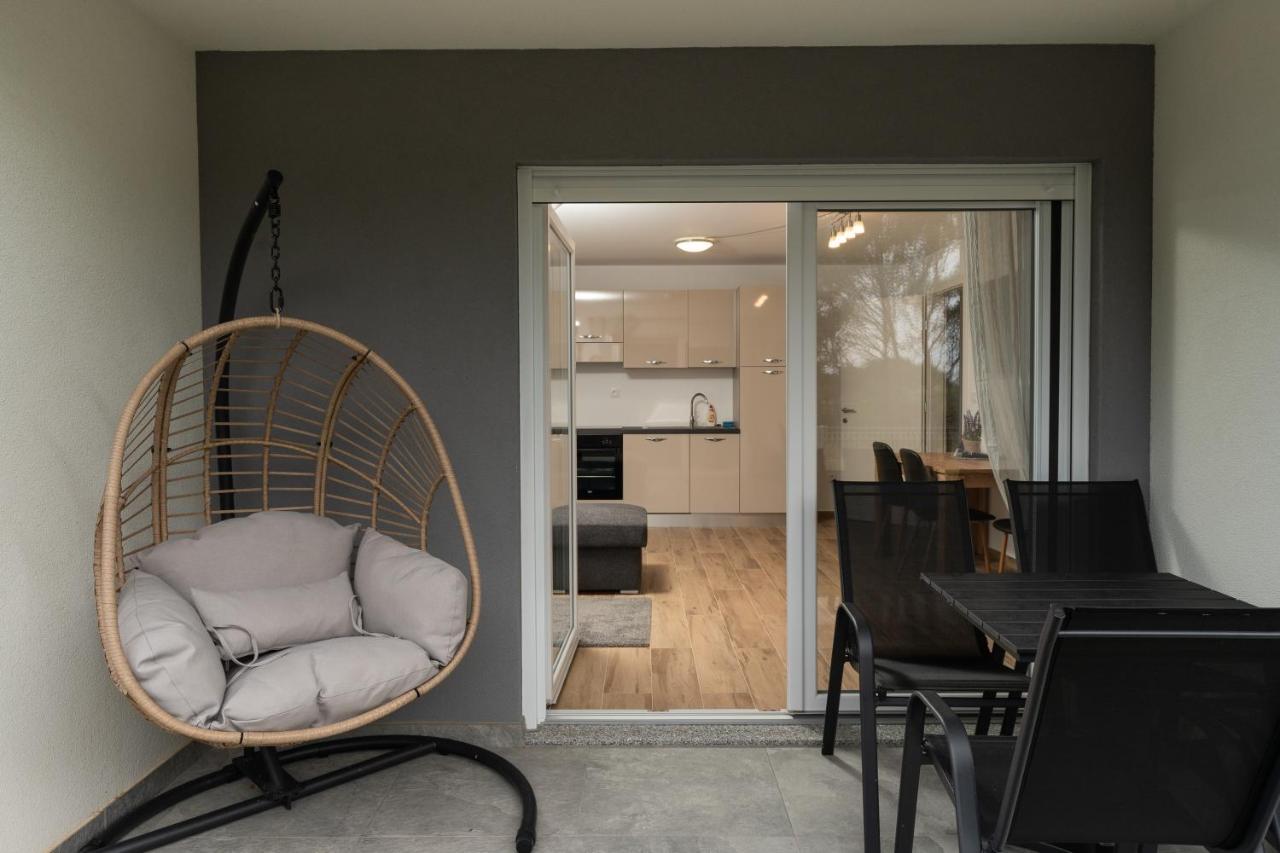 Number One Apartments Vir Extérieur photo