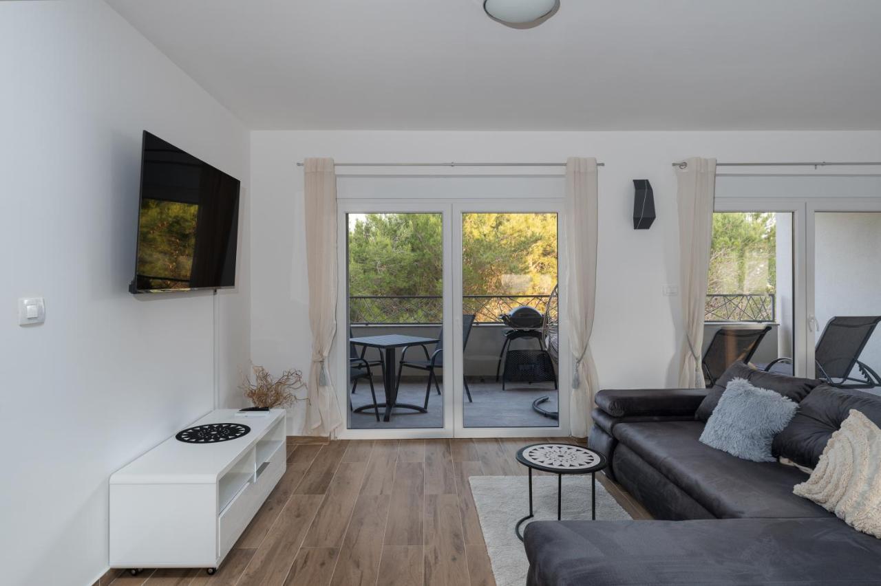 Number One Apartments Vir Extérieur photo