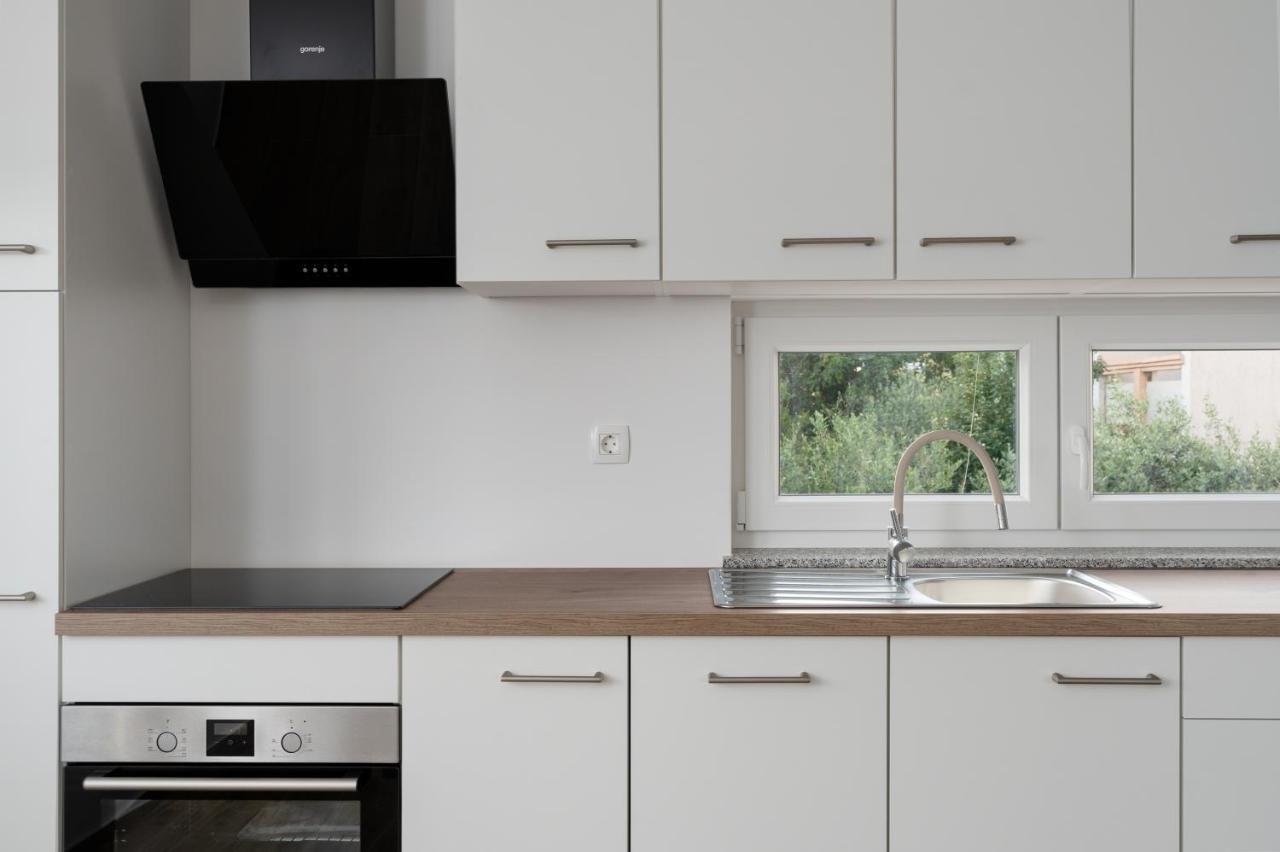 Number One Apartments Vir Extérieur photo