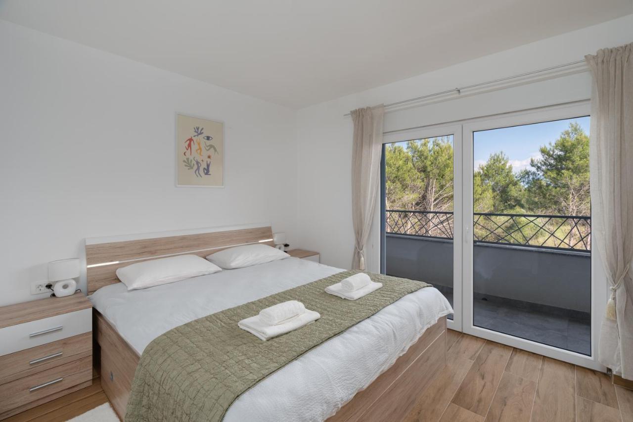 Number One Apartments Vir Extérieur photo