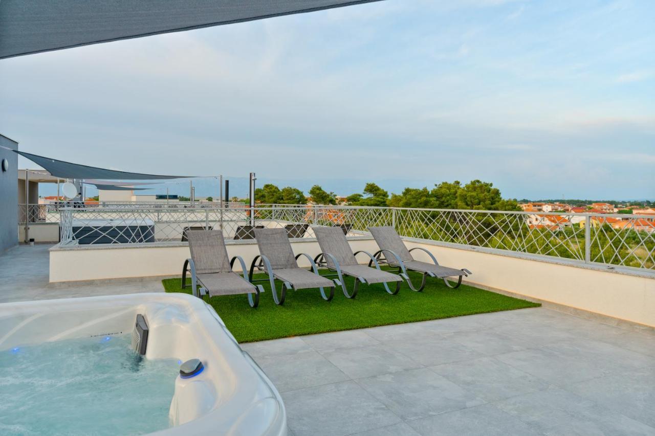 Number One Apartments Vir Extérieur photo