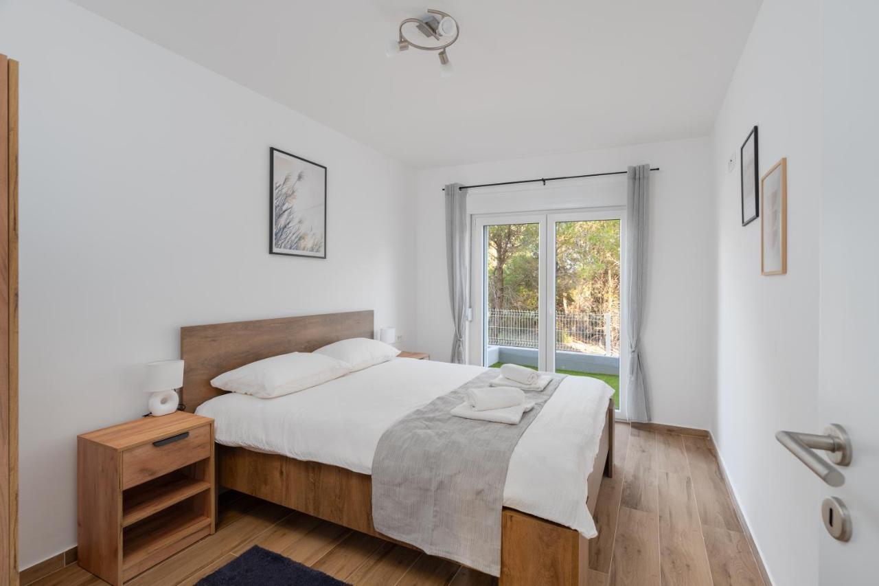Number One Apartments Vir Extérieur photo