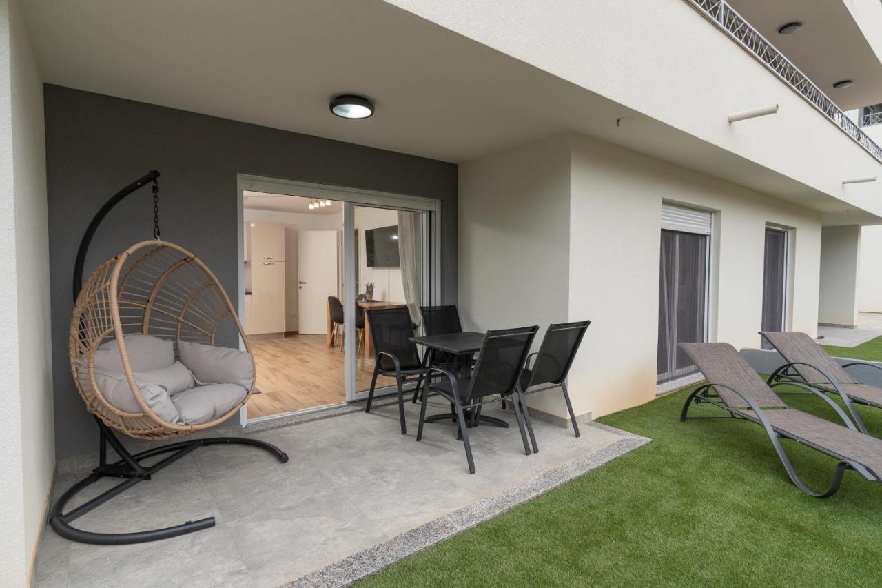 Number One Apartments Vir Extérieur photo