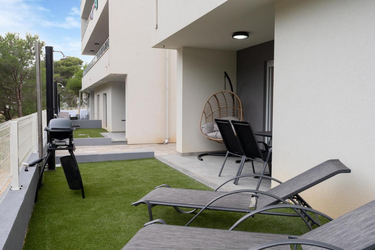 Number One Apartments Vir Extérieur photo