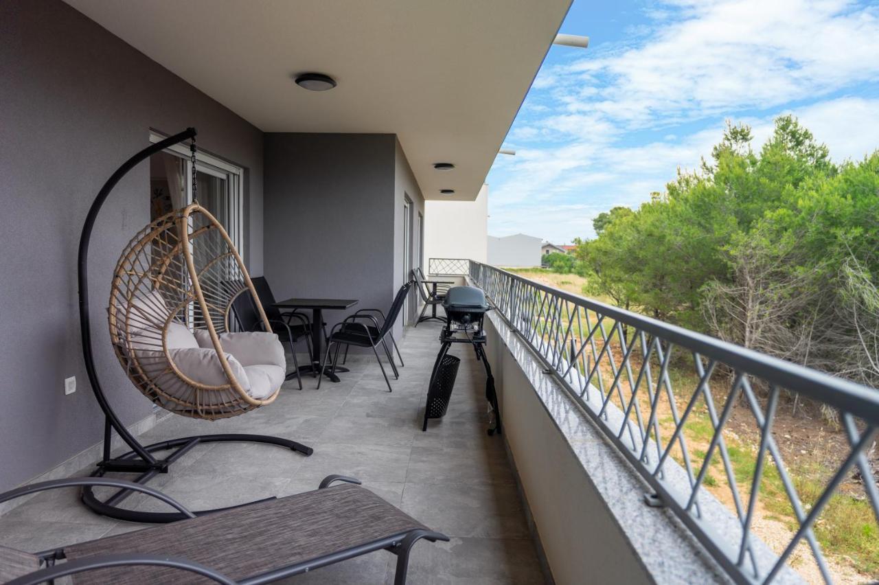 Number One Apartments Vir Extérieur photo