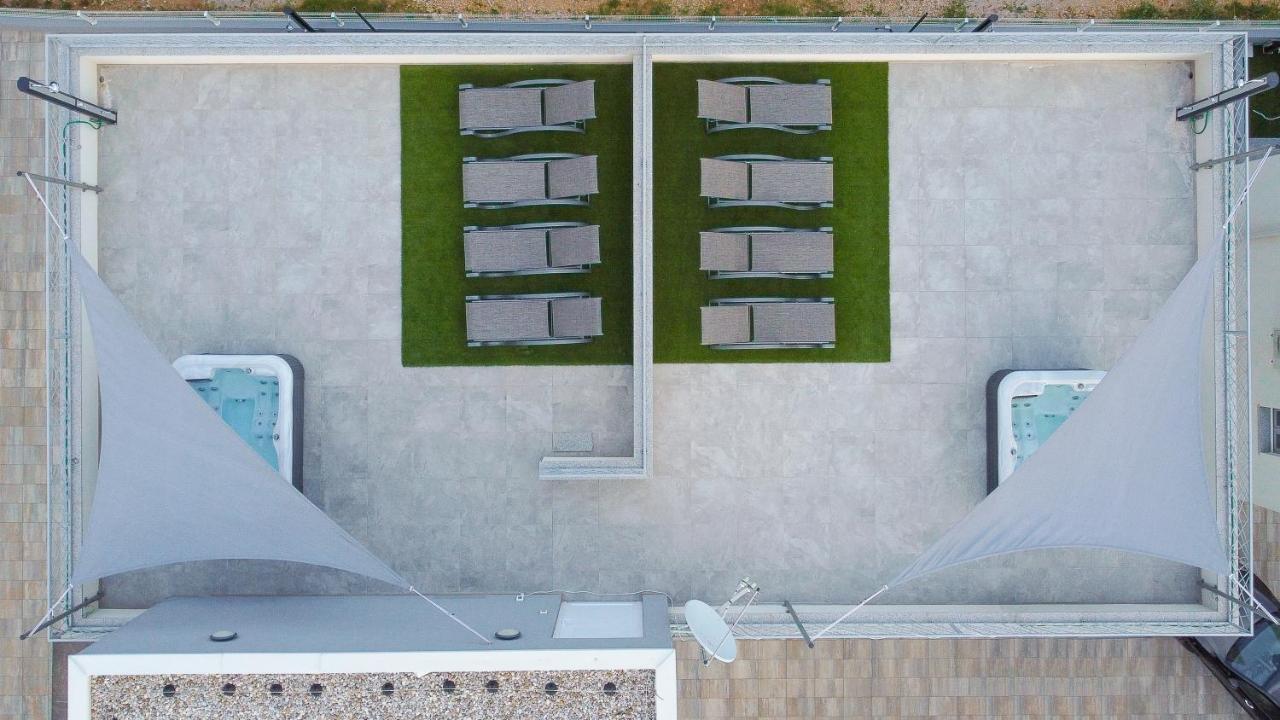 Number One Apartments Vir Extérieur photo