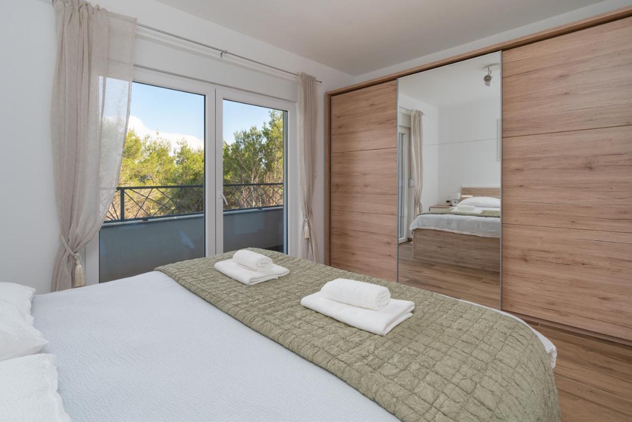 Number One Apartments Vir Extérieur photo