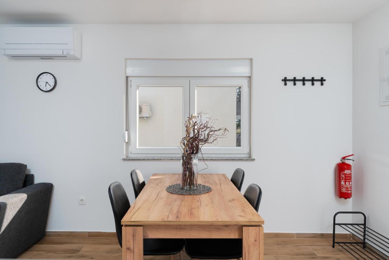 Number One Apartments Vir Extérieur photo