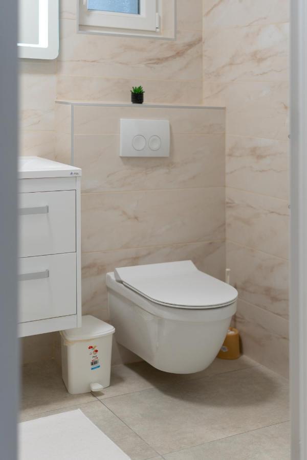 Number One Apartments Vir Extérieur photo