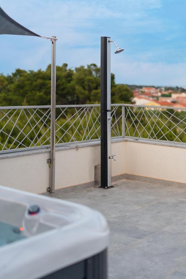 Number One Apartments Vir Extérieur photo