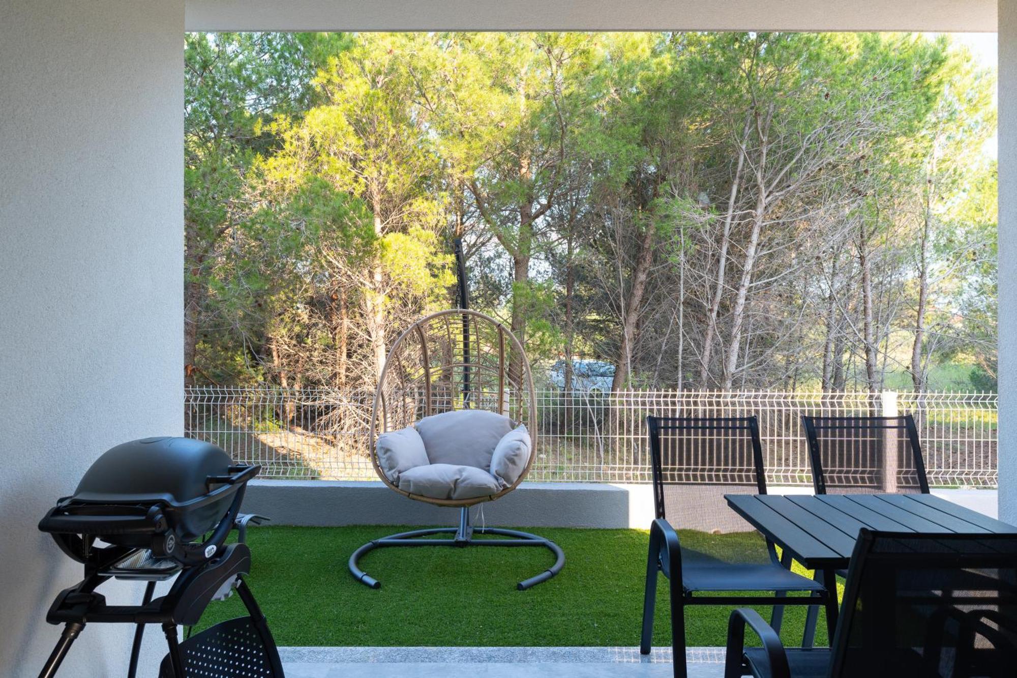 Number One Apartments Vir Chambre photo
